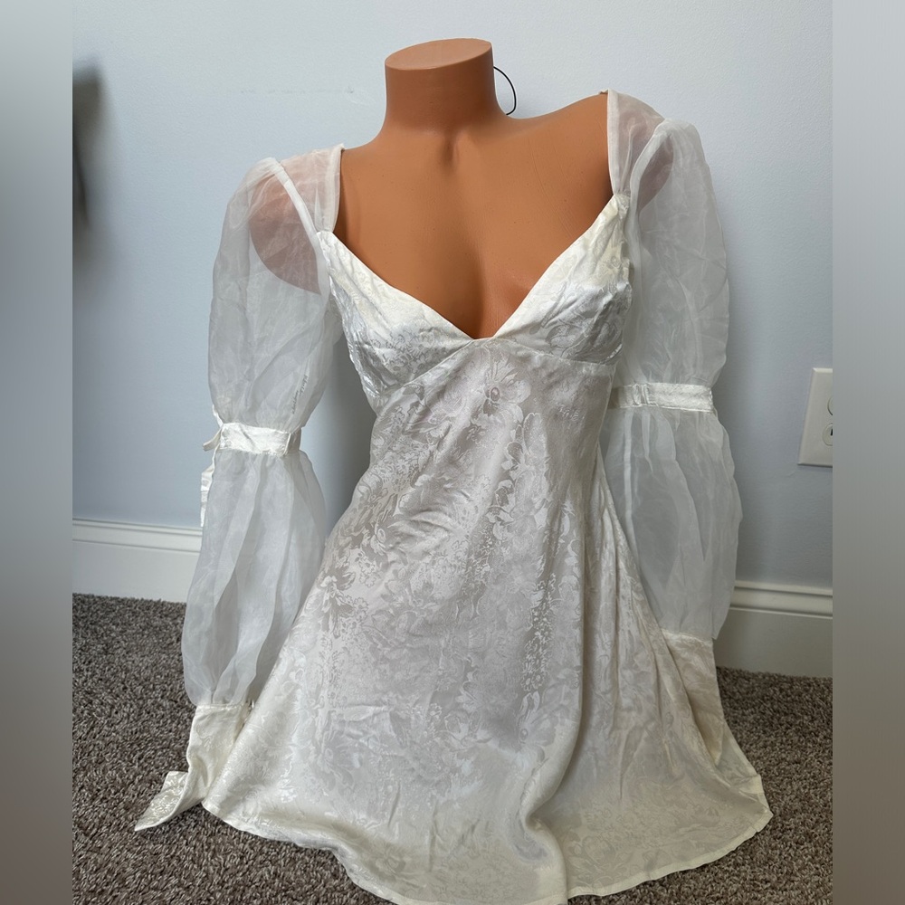 For love and lemons elbow sleeve dress